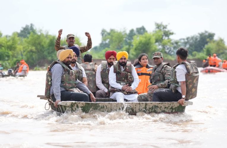 फिरोजपुर में सीएम मान का बाढ़ प्रभावित इलाकों का दौरा, पीड़ितों को दिलाया हर संभव मदद का भरोसा