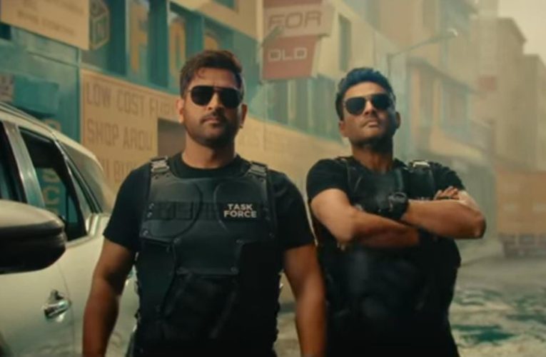 गोलियों की बौछार के बीच एमएस धोनी का धमाकेदार डेब्यू?